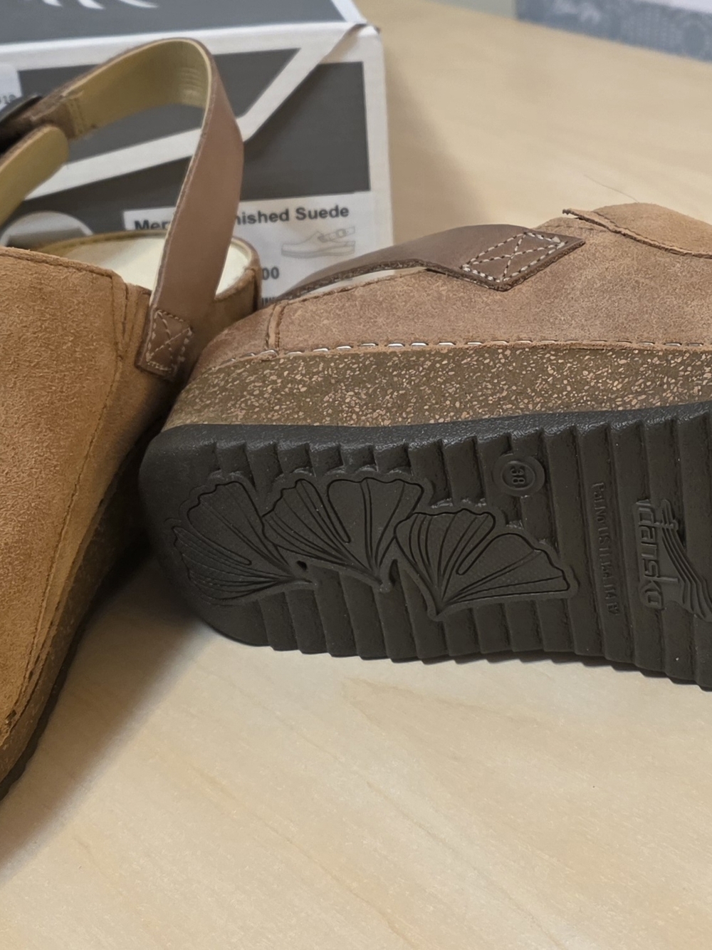 NWT Dansko Merrin Clog In Burnished Tan Suede - Picture 3 of 5